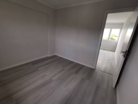 Apartamento T2 em Oeiras | TOTALMENTE REMODELADO