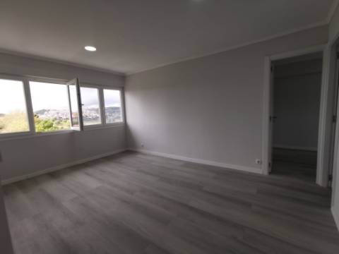 Apartamento T2 em Oeiras | TOTALMENTE REMODELADO