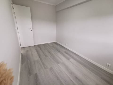Apartamento T2 em Oeiras | TOTALMENTE REMODELADO