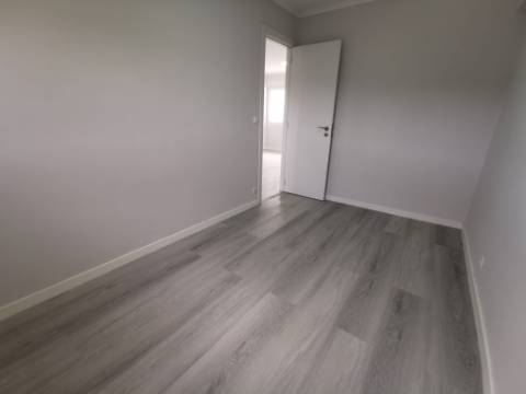Apartamento T2 em Oeiras | TOTALMENTE REMODELADO