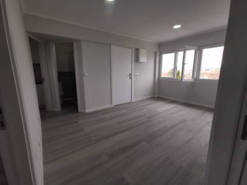 Apartamento T2 em Oeiras | TOTALMENTE REMODELADO