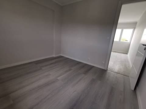 Apartamento T2 em Oeiras | TOTALMENTE REMODELADO
