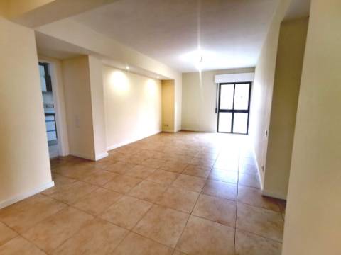 Apartamento T2 com Vista Aberta | O Lar Ideal para Começar a Sua História - Tapada das Mercês