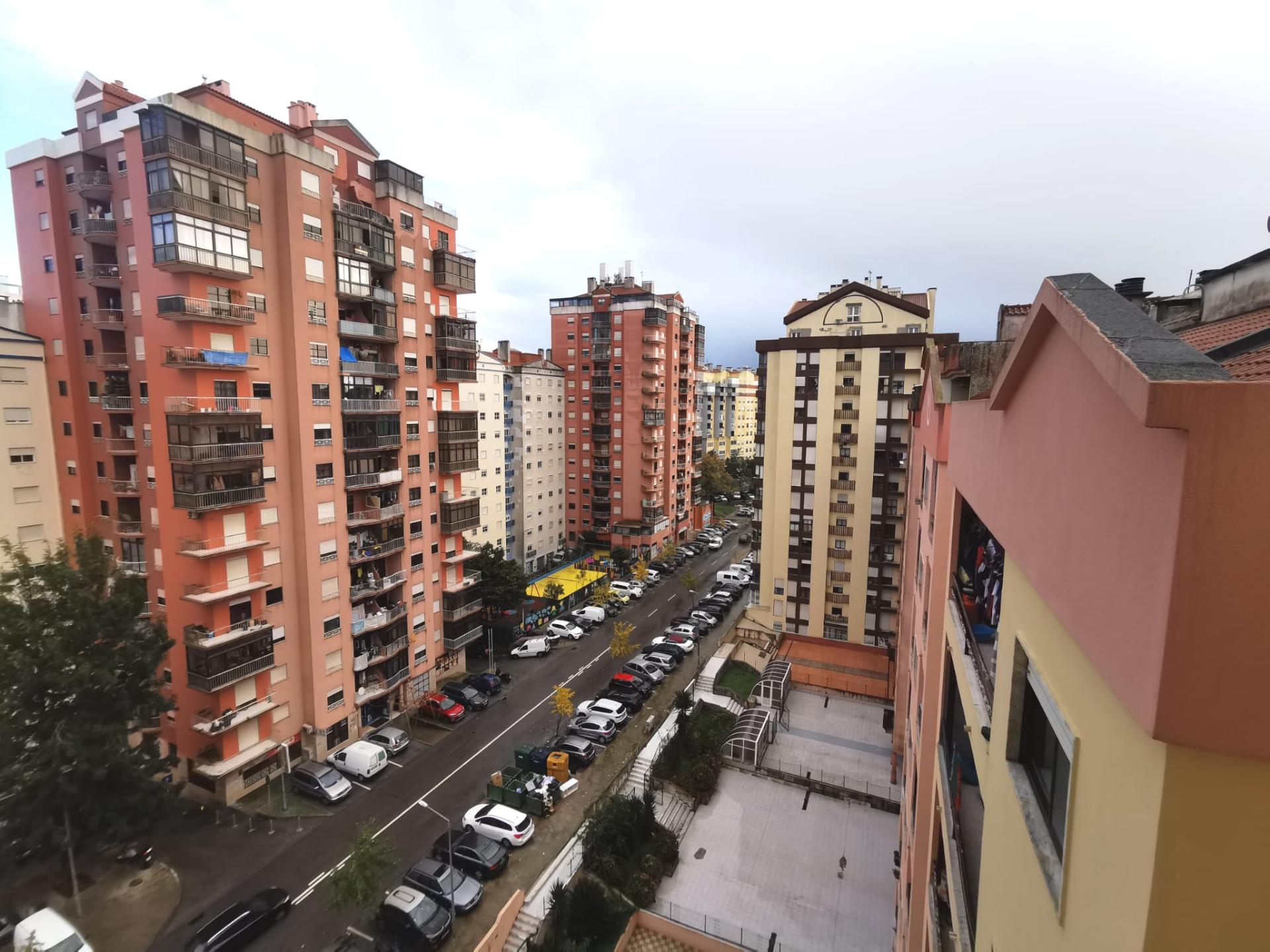 Apartamento T2 com Vista Aberta | O Lar Ideal para Começar a Sua História - Tapada das Mercês