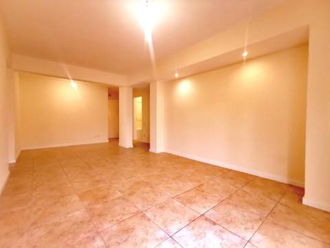 Apartamento T2 com Vista Aberta | O Lar Ideal para Começar a Sua História - Tapada das Mercês