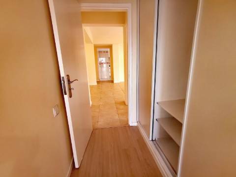 Apartamento T2 com Vista Aberta | O Lar Ideal para Começar a Sua História - Tapada das Mercês