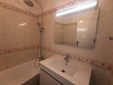 Apartamento T2 com Vista Aberta | O Lar Ideal para Começar a Sua História - Tapada das Mercês