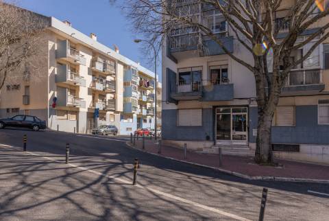 ARRENDAMENTO T2 OEIRAS FIGUEIRINHA