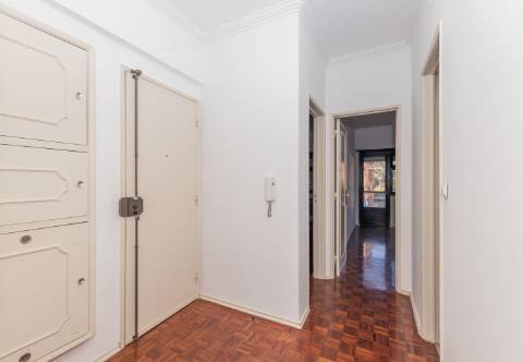 ARRENDAMENTO T2 OEIRAS FIGUEIRINHA