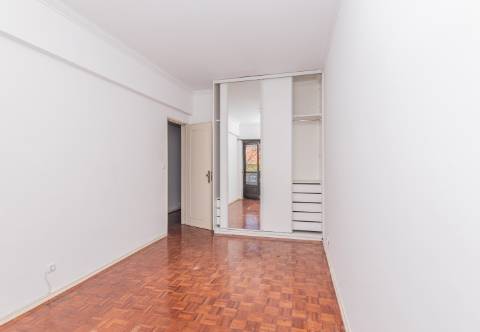 ARRENDAMENTO T2 OEIRAS FIGUEIRINHA