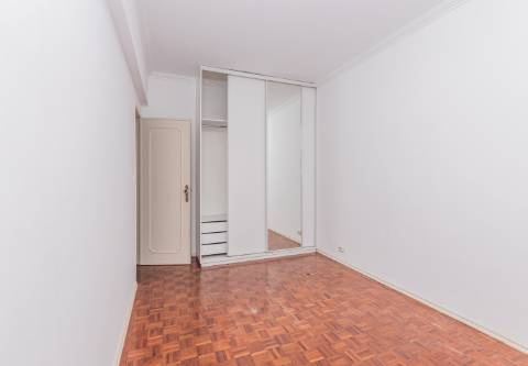 ARRENDAMENTO T2 OEIRAS FIGUEIRINHA