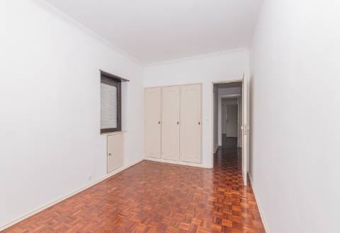 ARRENDAMENTO T2 OEIRAS FIGUEIRINHA