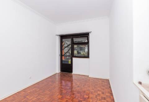 ARRENDAMENTO T2 OEIRAS FIGUEIRINHA