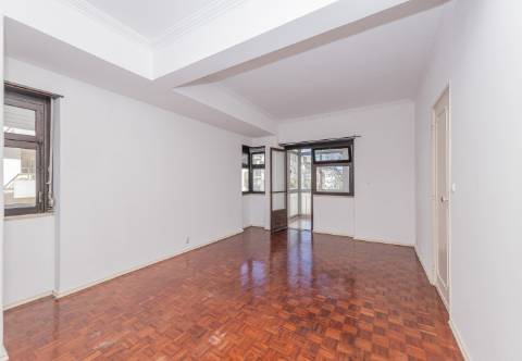 ARRENDAMENTO T2 OEIRAS FIGUEIRINHA