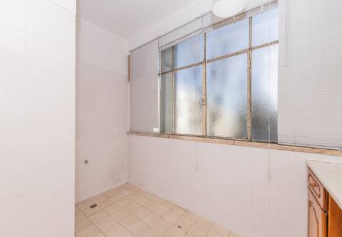 ARRENDAMENTO T2 OEIRAS FIGUEIRINHA