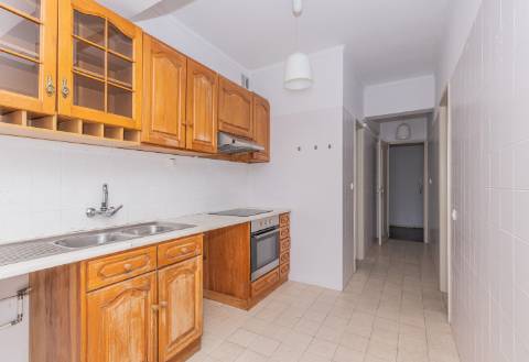 ARRENDAMENTO T2 OEIRAS FIGUEIRINHA