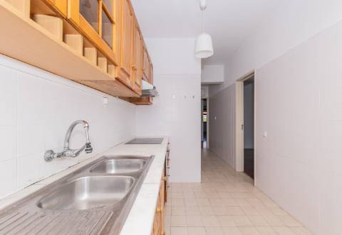 ARRENDAMENTO T2 OEIRAS FIGUEIRINHA