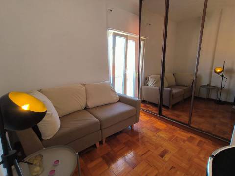 T1 Mobilado | Equipado | Vista Aberta | A 7 min do Metro da Pontinha