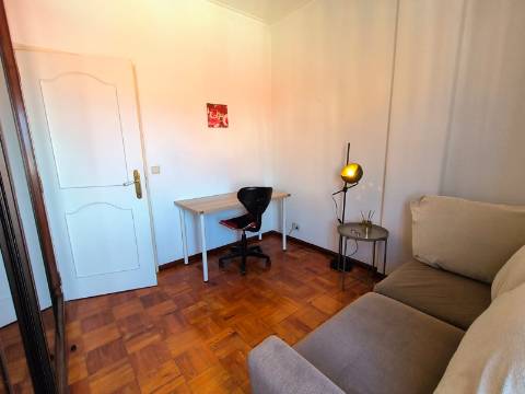 T1 Mobilado | Equipado | Vista Aberta | A 7 min do Metro da Pontinha