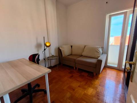 T1 Mobilado | Equipado | Vista Aberta | A 7 min do Metro da Pontinha