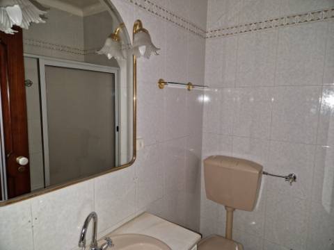 APARTAMENTO | TOTALMENTE REMODELADO | PONTINHA | T3 | 2 MINUTOS A PÉ DO METRO