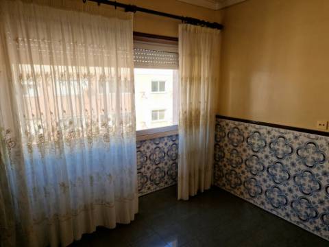 APARTAMENTO | TOTALMENTE REMODELADO | PONTINHA | T3 | 2 MINUTOS A PÉ DO METRO