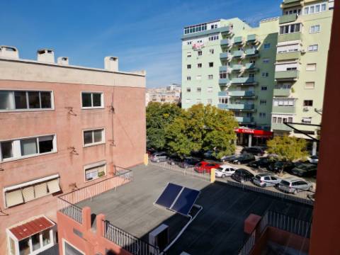 APARTAMENTO | TOTALMENTE REMODELADO | PONTINHA | T3 | 2 MINUTOS A PÉ DO METRO