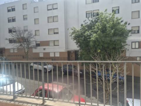T2 com estacionamento e varanda | Oportunidade única na Ameixoeira - Lisboa