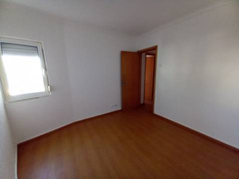 T2 TOTALMENTE REMODELADO | BAIRRO DA TORRE | CASCAIS | PRONTO HABITAR