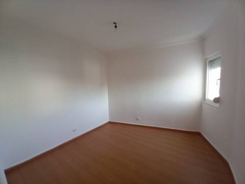 T2 TOTALMENTE REMODELADO | BAIRRO DA TORRE | CASCAIS | PRONTO HABITAR