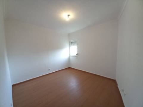 T2 TOTALMENTE REMODELADO | BAIRRO DA TORRE | CASCAIS | PRONTO HABITAR