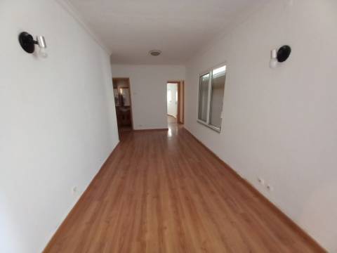 T2 TOTALMENTE REMODELADO | BAIRRO DA TORRE | CASCAIS | PRONTO HABITAR