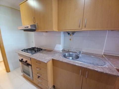 T2 TOTALMENTE REMODELADO | BAIRRO DA TORRE | CASCAIS | PRONTO HABITAR