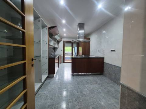 T2 COM PISCINA no Edifício Varandas da Lezíria | Centro de Vila Franca de Xira