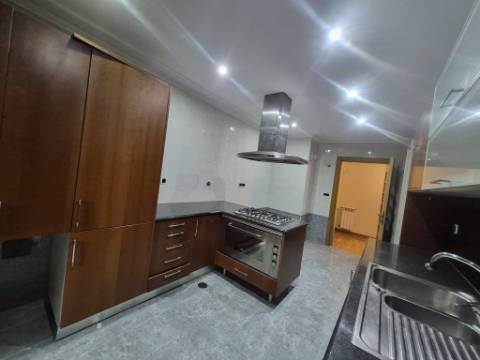 T2 COM PISCINA no Edifício Varandas da Lezíria | Centro de Vila Franca de Xira