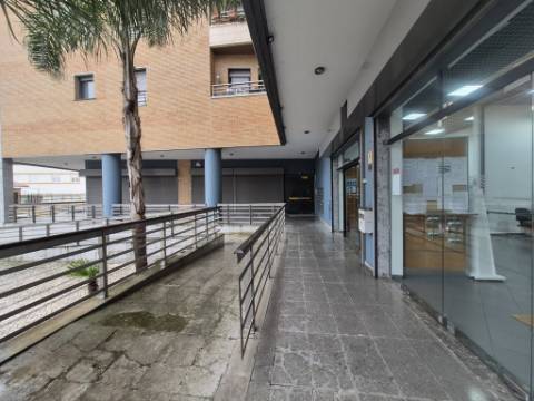 T2 COM PISCINA no Edifício Varandas da Lezíria | Centro de Vila Franca de Xira