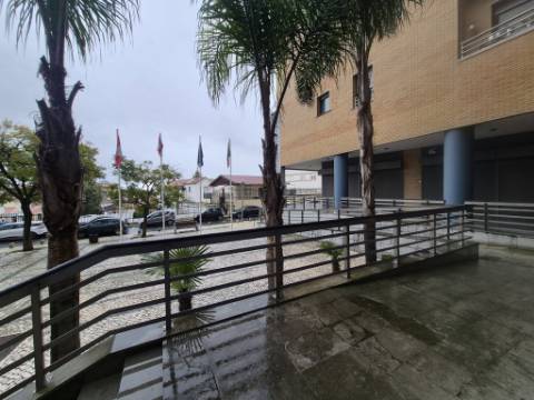 T2 COM PISCINA no Edifício Varandas da Lezíria | Centro de Vila Franca de Xira
