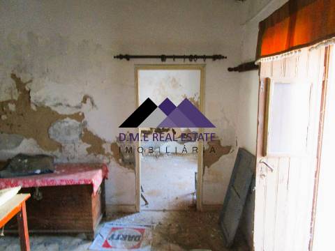 Casa Térrea c/ Terreno para Recuperar