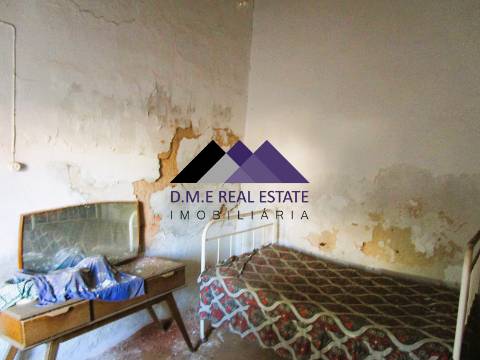 Casa Térrea c/ Terreno para Recuperar