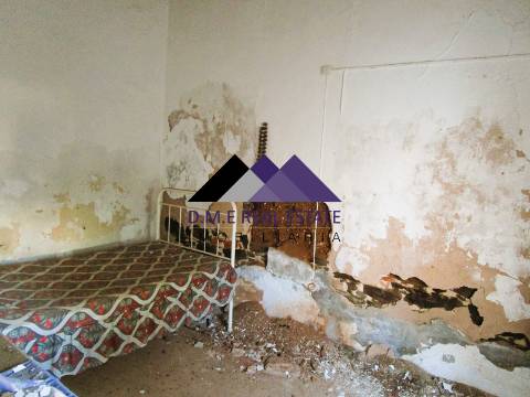 Casa Térrea c/ Terreno para Recuperar