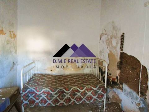 Casa Térrea c/ Terreno para Recuperar