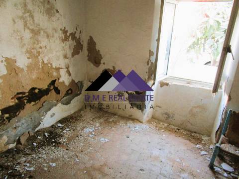 Casa Térrea c/ Terreno para Recuperar