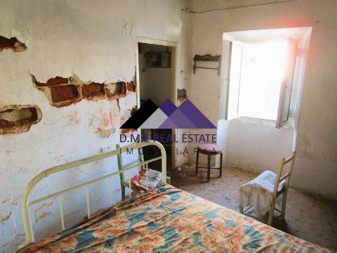 Casa Térrea c/ Terreno para Recuperar