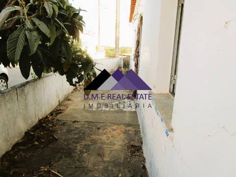 Casa Térrea c/ Terreno para Recuperar