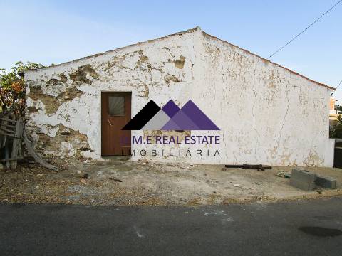 Casa Térrea c/ Terreno para Recuperar