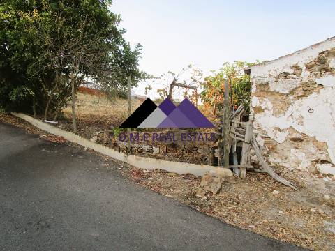 Casa Térrea c/ Terreno para Recuperar