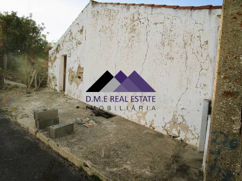 Casa Térrea c/ Terreno para Recuperar