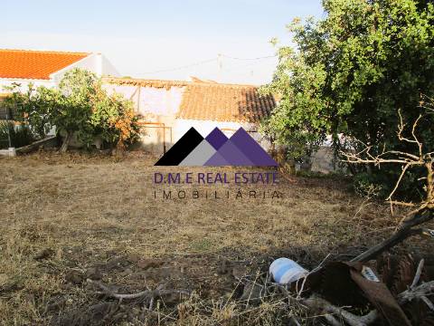 Casa Térrea c/ Terreno para Recuperar