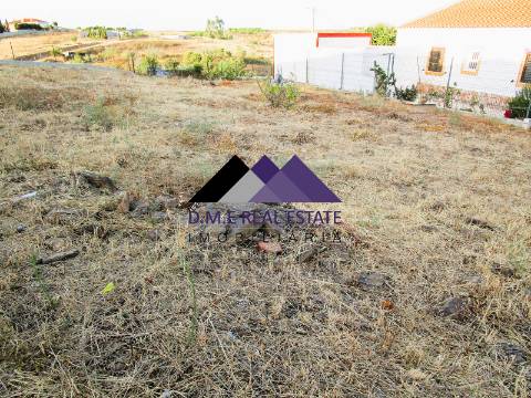 Casa Térrea c/ Terreno para Recuperar