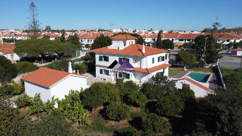 Moradia T3 c/ Piscina e Garagem